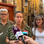 Maria Roig, portaveu d'ERC Tarragona acompanyada dels consellers d'ERC Tarragona, María José López i Carles Farré