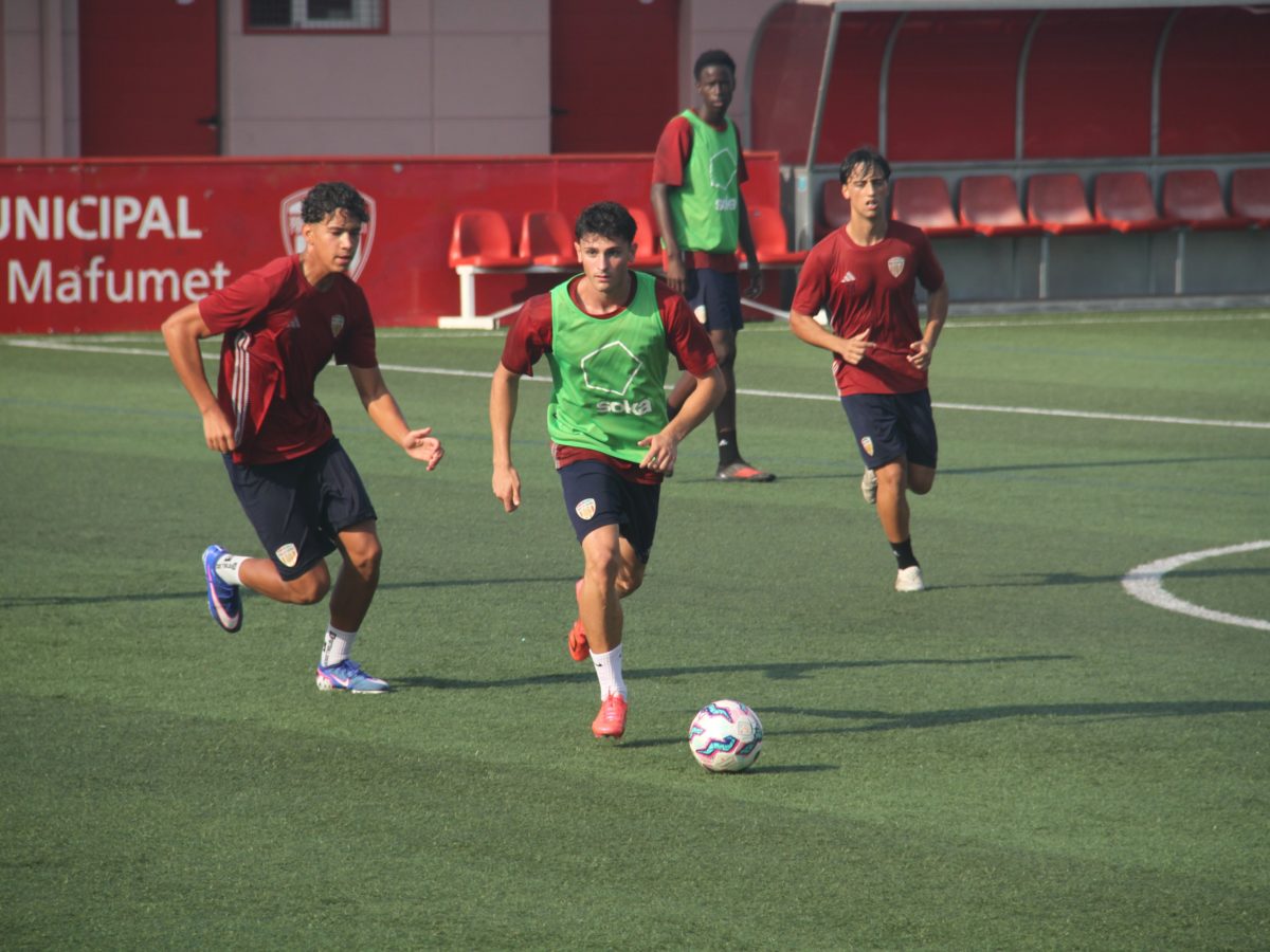 El filial del Nàstic inicia els entrenaments amb gran part de la plantilla del curs passat