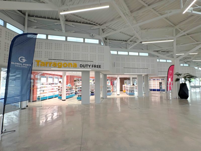 La terminal de creuers estrena la seva primera botiga, un espai tipus duty free amb productes de proximitat del territori. Foto cedida. Tarragona Cruise Port