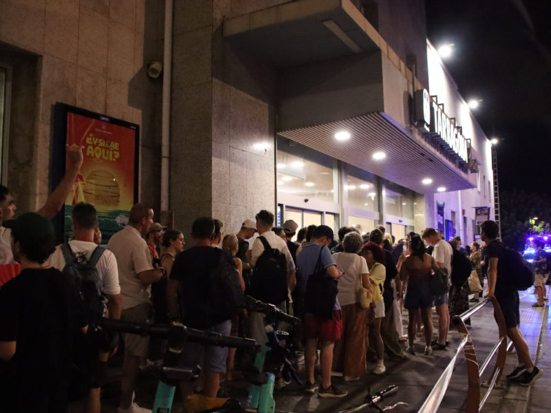 Persones fan cua a l'estació de Tarragona Data de publicació: dimecres 12 d’agost del 2026, 22:26 Localització: Tarragona Autor: Blanca Blay