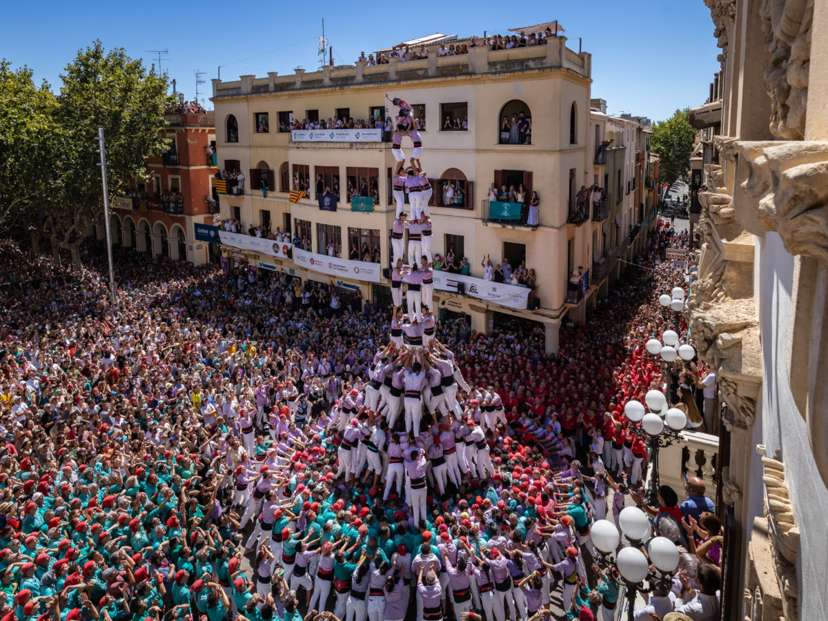 La Jove descarrega el tercer 3 de 10 de la seva història, el primer a la plaça de la Vila