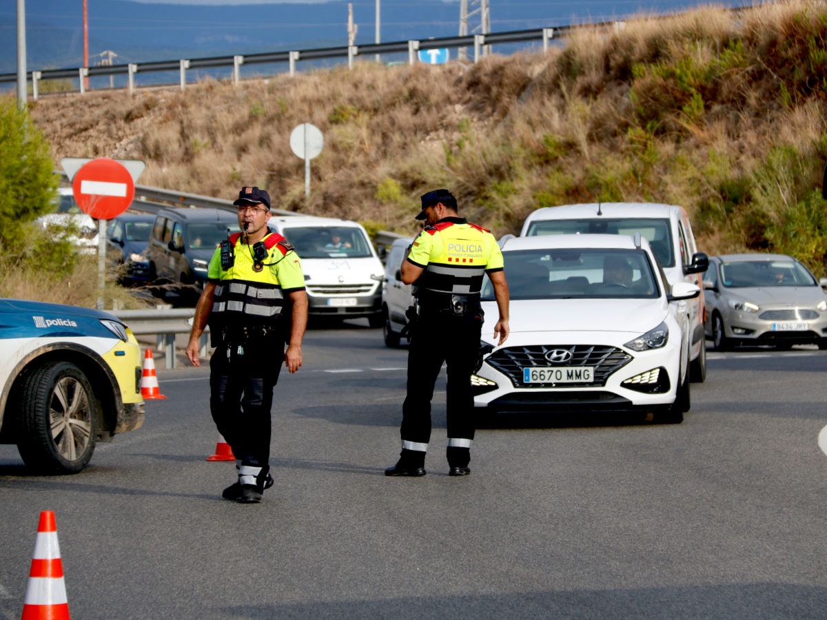 Els Mossos despleguen a Tarragona el primer macrocontrol de trànsit a Catalunya per detectar distraccions i alcoholèmia