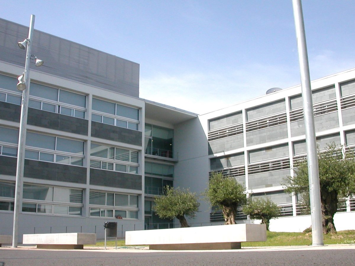 Tres ferits en una explosió al laboratori de la Facultat de Química de la URV