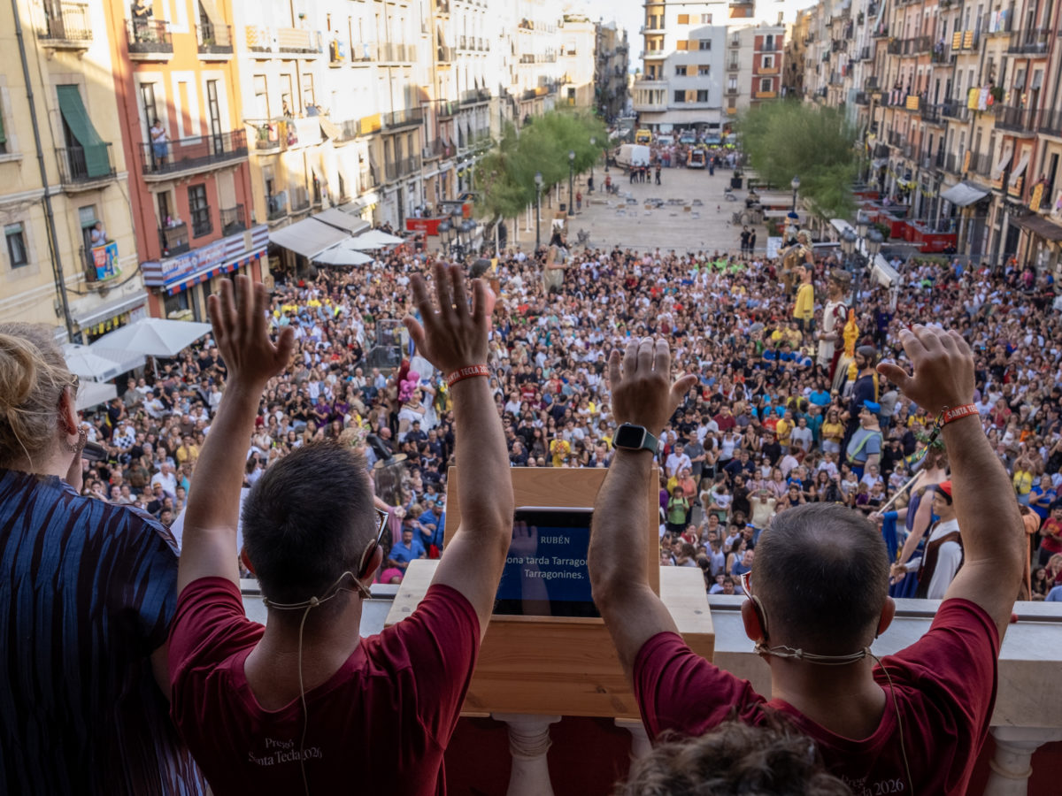 ELS CAPITANS DEL NÀSTIC GENUINE, ÁLVARO CANO I RUBÉN ALMAZÁN, PRONUNCIEN EL PREGÓ DE SANTA TECLA 2026. Imatges del Pregó (Juan Carlos Borrachero)