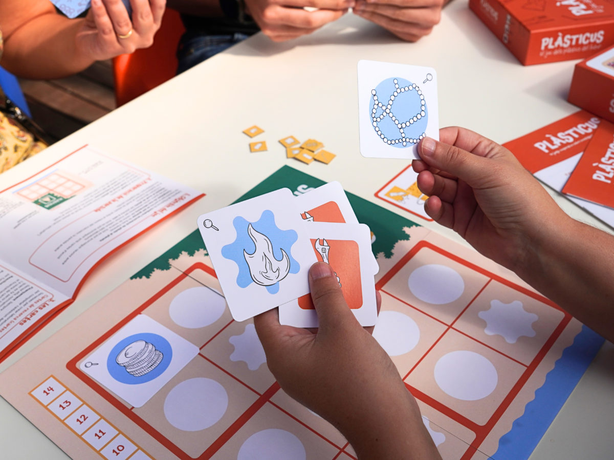 Neix ‘Plàsticus’, el joc dels plàstics del futur