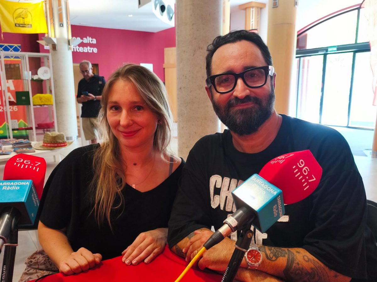 Roxane Dutheil, secretaria de Tallers Oberts, i Joan Martínez, el president, a La Radio de les Festes. 17-09-2026