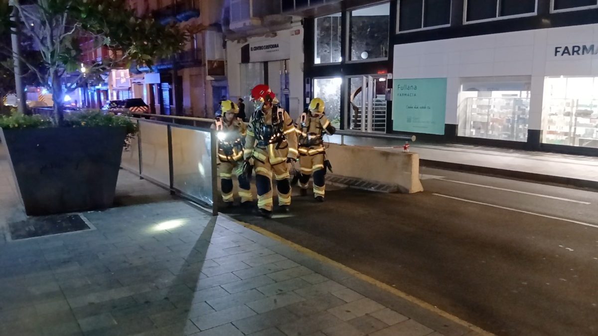 Tres efectius dels Bombers surten de l'aparcament soterrat del Mercat Central de Tarragona Data de publicació: dimarts 15 de setembre del 2026, 21:54 Localització: Tarragona Autor: Eloi Tost