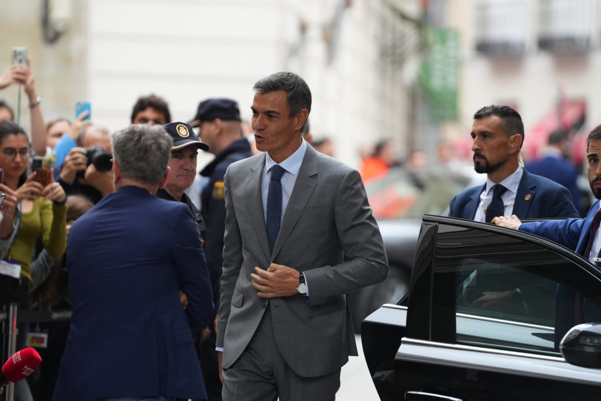 El president del govern espanyol, Pedro Sánchez, arriba al Congrés dels Diputats aquest divendres, abans del debat pels decrets d'habitatge. Data de publicació: divendres 02 d’octubre del 2026, 13:38 Localització: Madrid Autor: Javier Barbancho