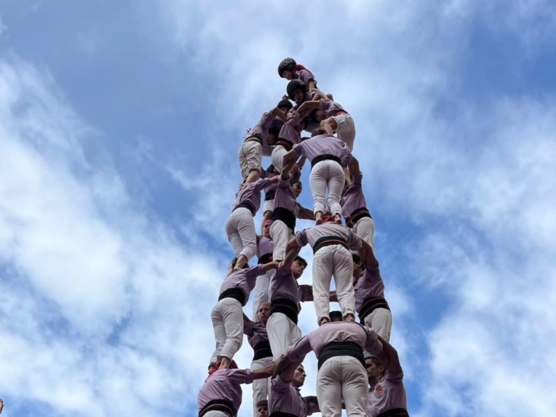 La Colla Jove reafirma el vincle amb la plaça Vella del Vendrell