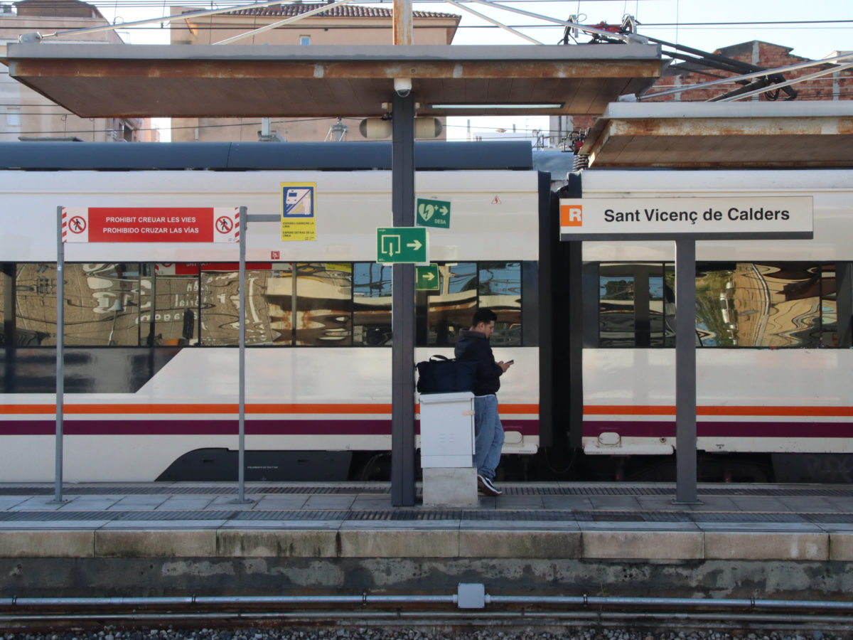 Caos a Sant Vicenç de Calders en la represa del servei ferroviari