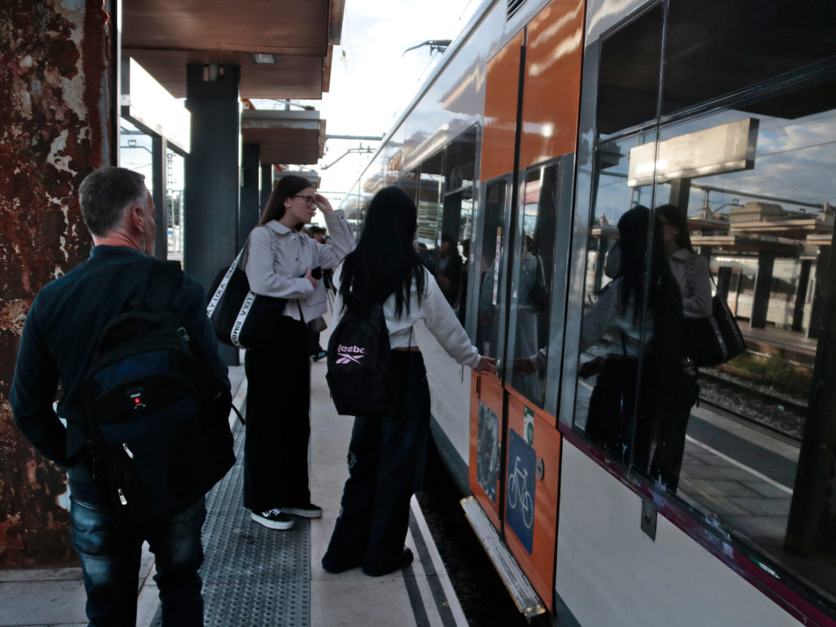 El servei de trens funciona amb algunes demores de Sant Vicenç de Calders a Tarragona