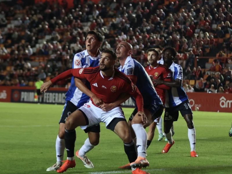 Una primera meitat d’ensomni li dona una nova victòria al Nàstic (4-2)