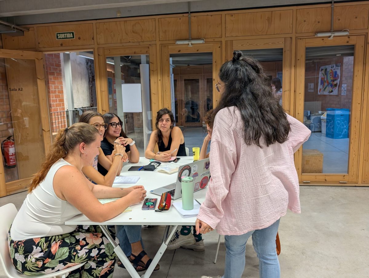 Joves en la formació d'economia social a l'Espai Jove Kesse. FOTO: Ajuntament de Tarragona