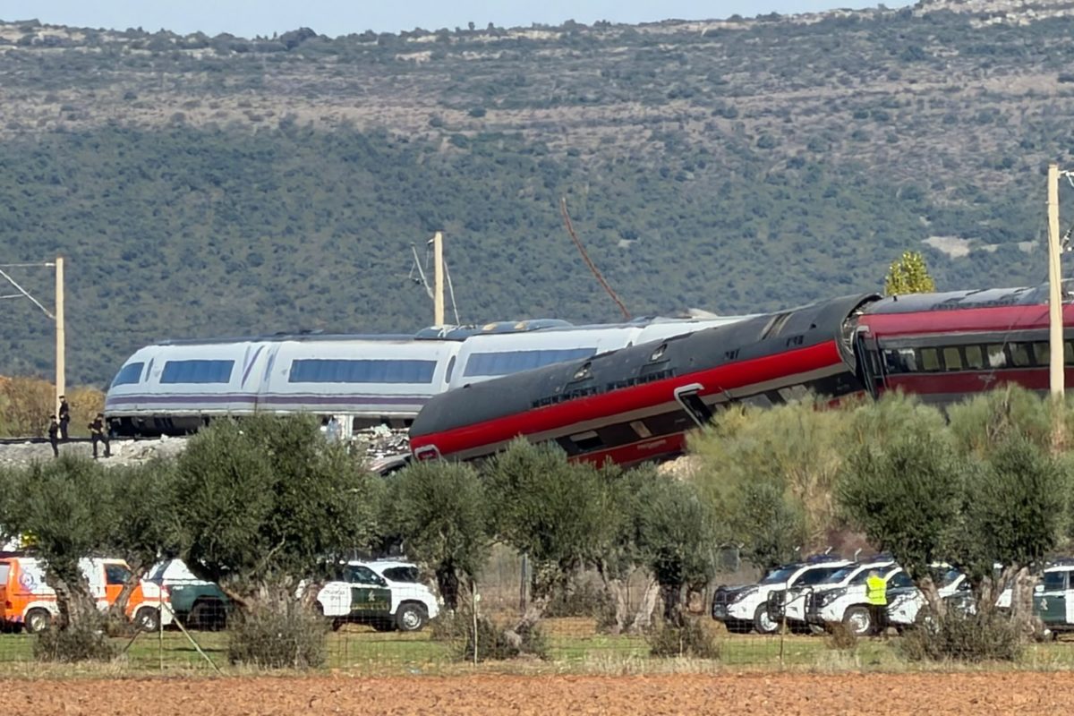 Els dos trens accidentats en l'accident ferroviari de Toledo. Data de publicació: dimecres 28 d’octubre del 2026, 16:22 Localització: Urda (Toledo) Autor: Roger Pi