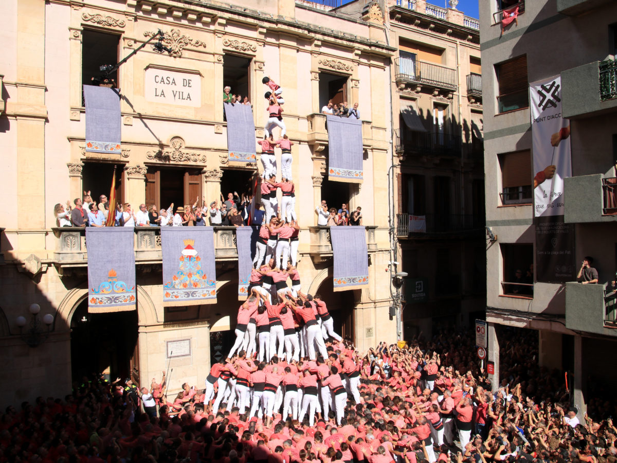 Quatre gammes extres en una Diada de Santa Úrsula amb el 4 de 10 fm de la Vella i el 4 de 9 sense folre de la Joves